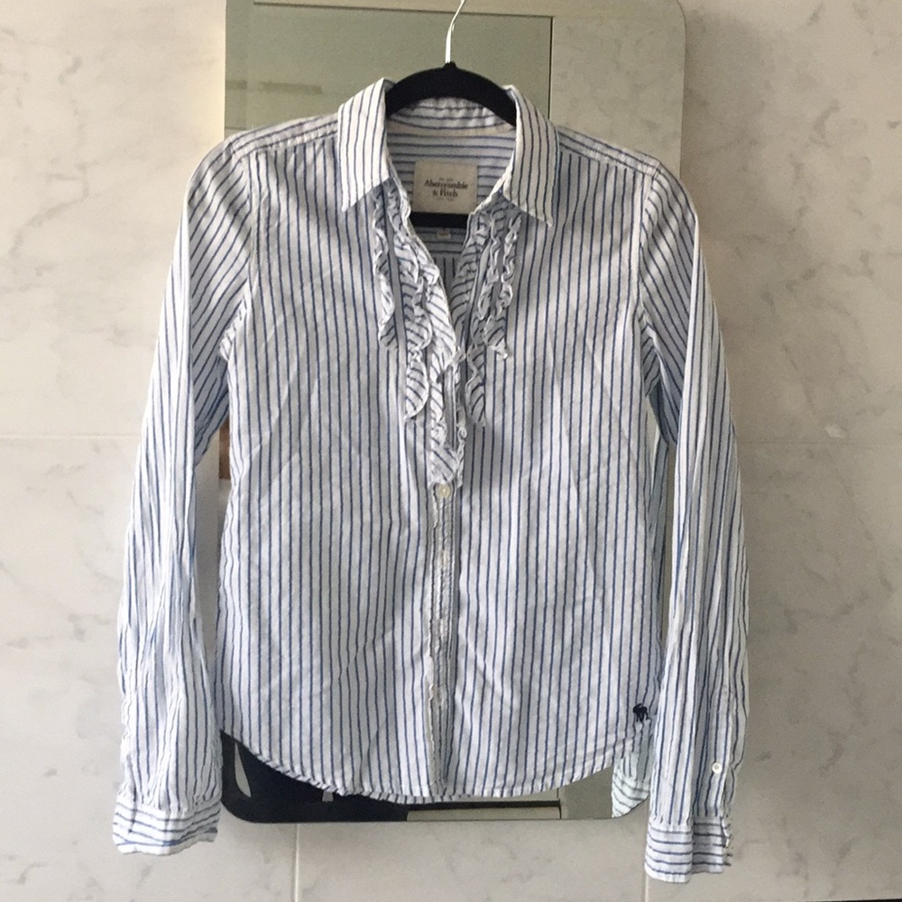 Abercrombie & Fitch ruffle front shirt size S